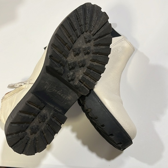 Zodiac - beige/off-white ankle boots, lug soles, 7.5, SHILOH - Picture 7 of 10